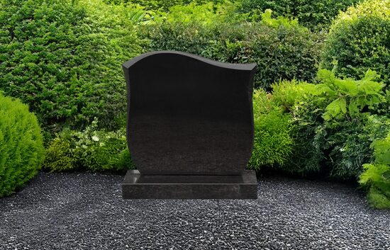 Melns granīta kapu piemineklis KKP19